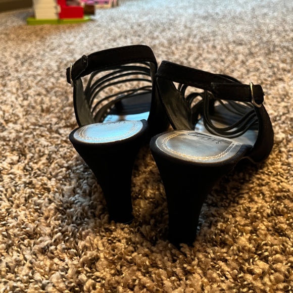 Impo Heels - Picture 3 of 3